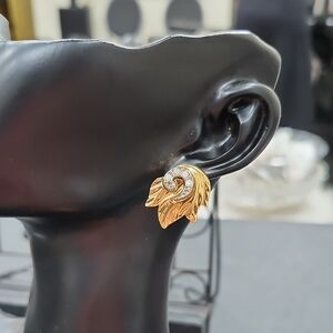 VINTAGE AVON 2-IN-1 GOLD and SILVER RHINESTONE LEAF/STUD EARRINGS